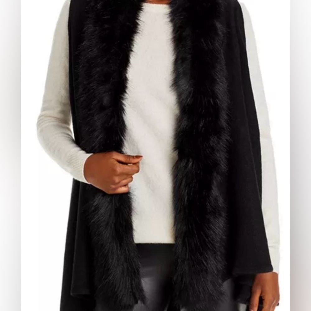 NWT Surrell Black Faux Fur Trim Vest - Women’s. One size